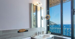 Dusche, Haartrockner, Bidet, Handtücher
