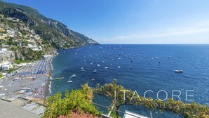 A coastal view with a marina, beach, and hillside buildings. - Casa Stella Marisa Positano - Unique Sea View Terrace near Beach & Center (Positano)