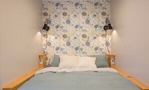 2 bedrooms, iron/ironing board, WiFi, bed sheets
