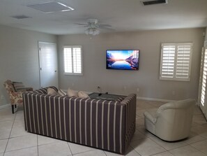 Smart TV, books, stereo