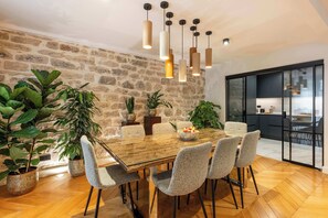 Dining - Luxury Apt – Le Marais – AC – 5-stars Comfort (Paris)
