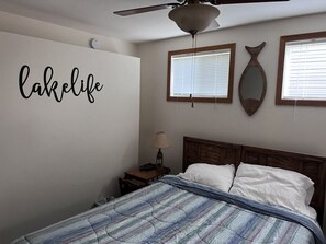 5 bedrooms, desk, iron/ironing board, WiFi