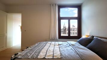 2 bedrooms, iron/ironing board, WiFi