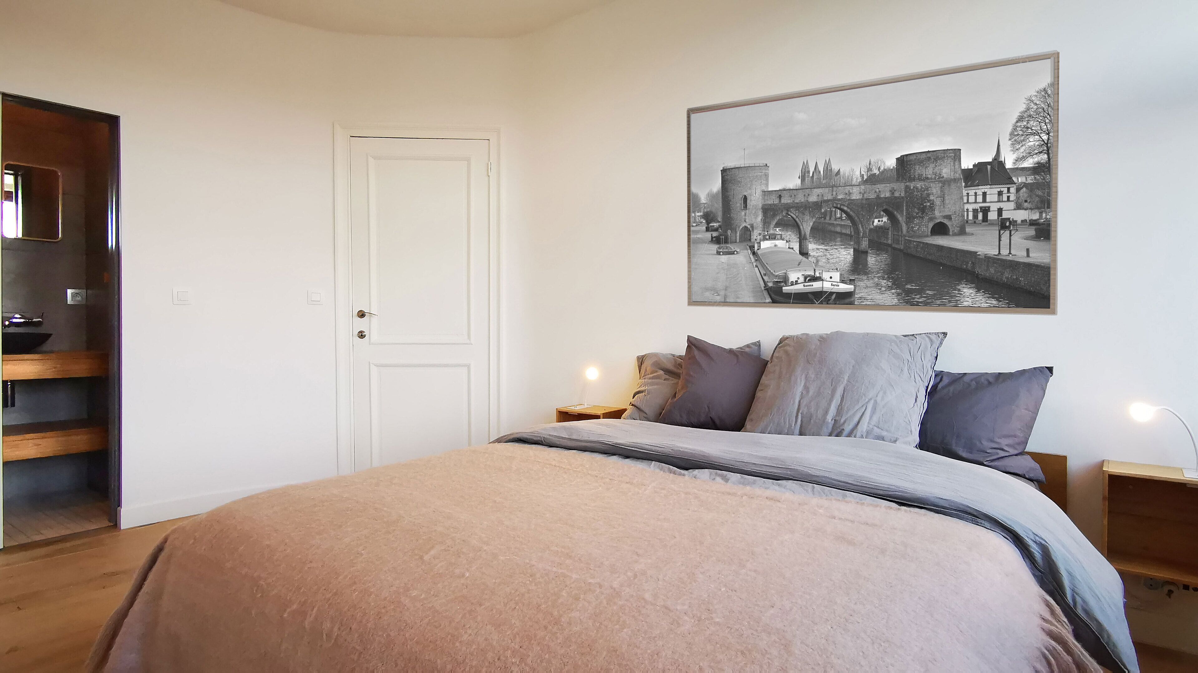 2 slaapkamers, een strijkplank/strijkijzer, wifi