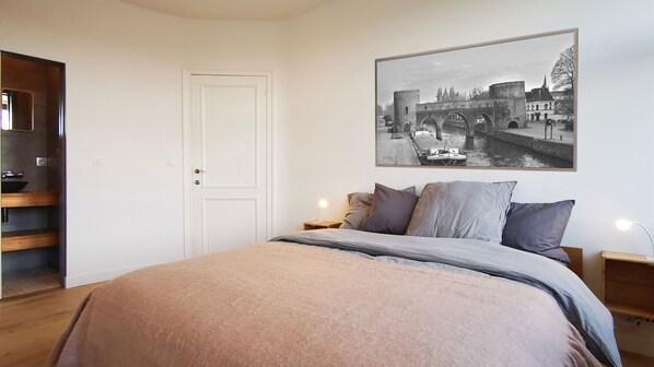 2 habitaciones, tabla de planchar con plancha y wifi 