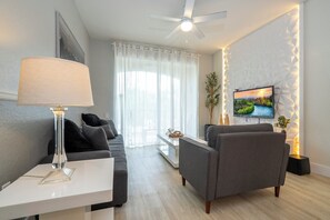 Smart TV, DVD player