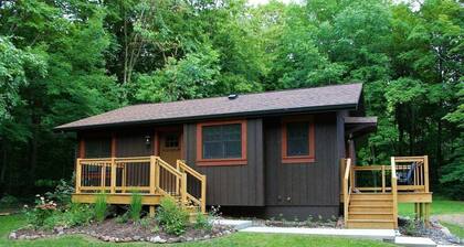 Arrowwood Lodge is a charming 1-bedroom cabin situated just a block from Lake Namakagon.
