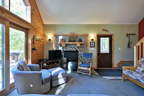 Smart-TV, peis, DVD-spiller og musikkbibliotek