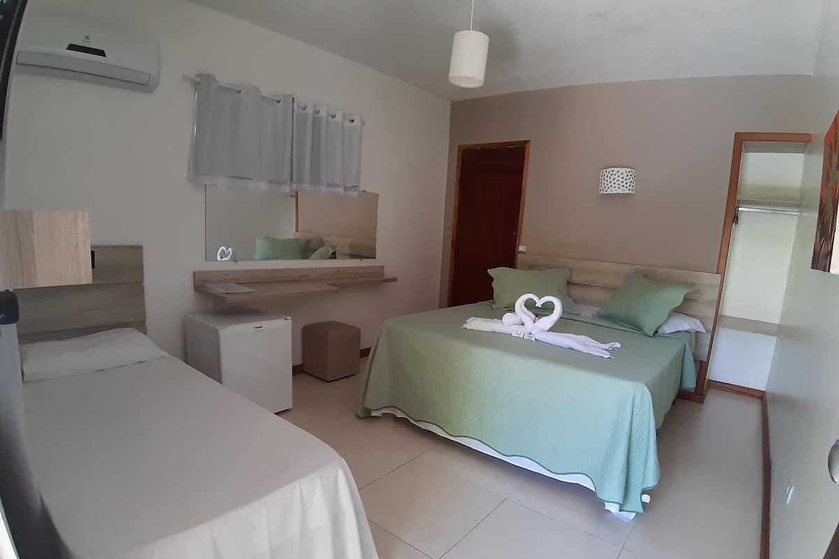 Basic Triple Room | Minibar, blackout drapes, bed sheets