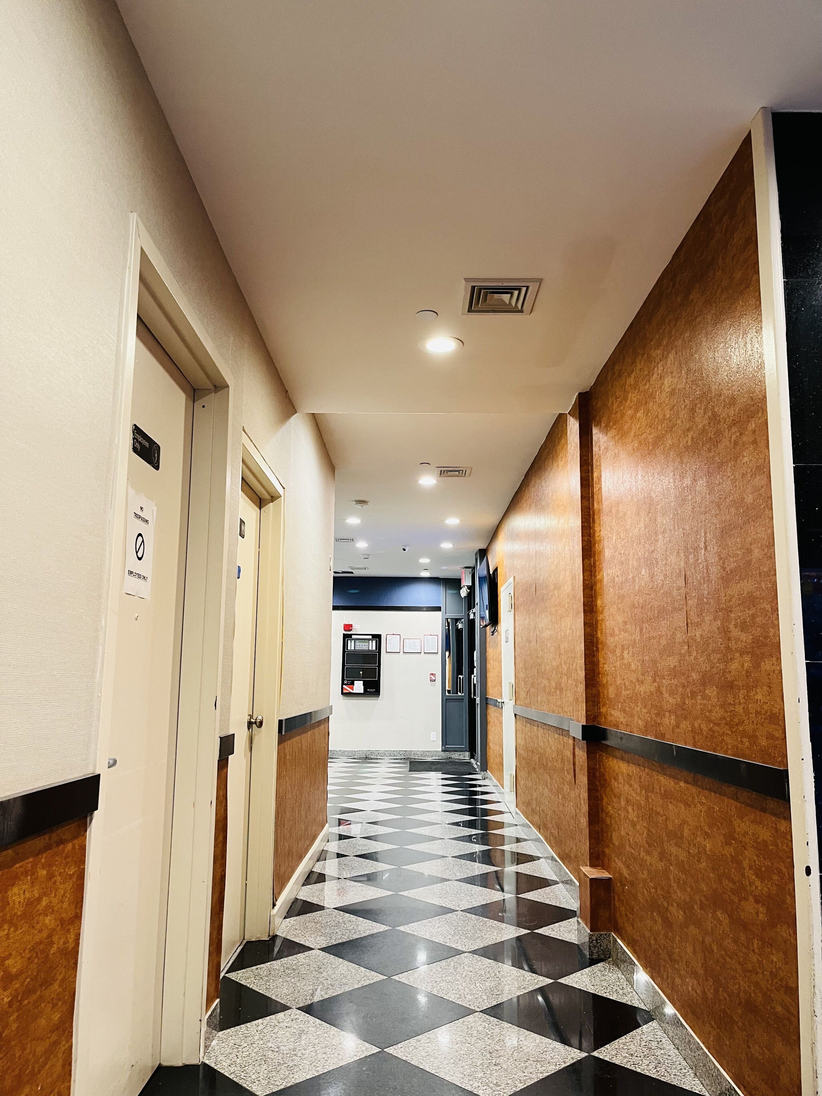 flat-screen tv, streaming services