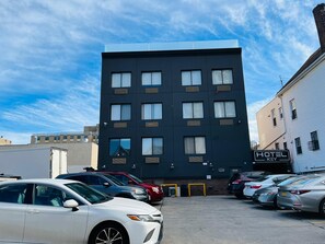 Front of property - Hotel Key LaGuardia Airport (Flushing)