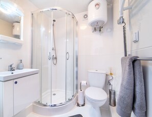 Shower, towels