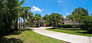 Property grounds - Villa Pandanus (Mullins)