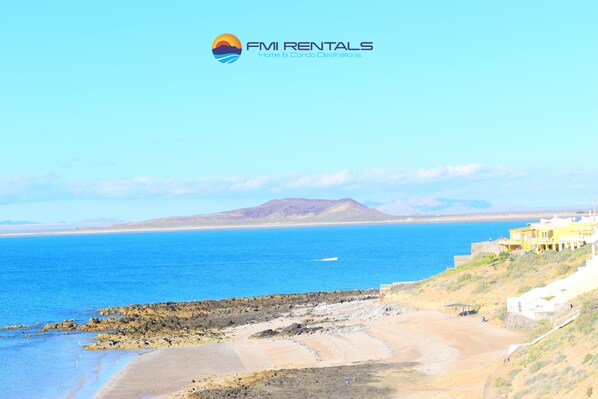 Una playa cerca