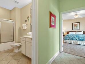 Combined shower/tub, towels, toilet paper