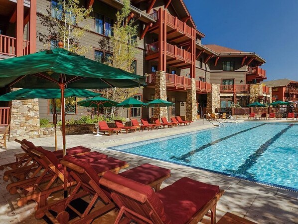 حمّام سباحة خارجي، حمّام سباحة مُدفَّأ