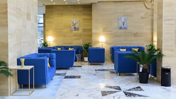 Coin salon dans le hall