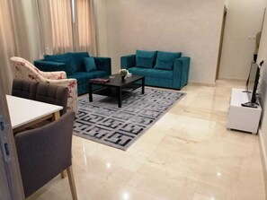 Lägenhet Royal - 2 sovrum - terrass - havsutsikt | Vardagsrum | 36-tums LED-tv med satellitkanaler och tv