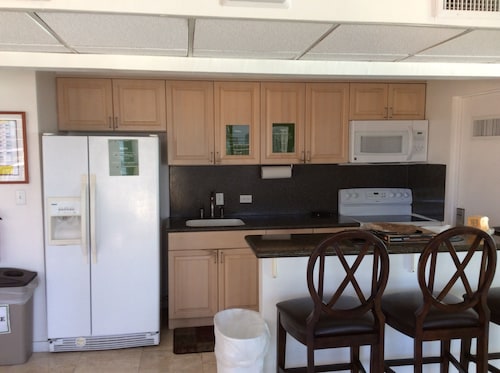 ワイキキスタジオスリープ4、ビーチから100フィート、所有者のペントハウスラウンジへのアクセス