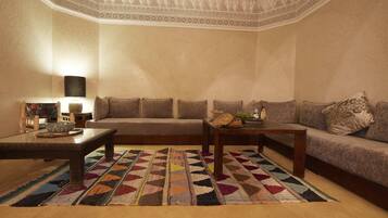 Maison Familiale, 5 chambres, vue montagne | Salle Ă manger