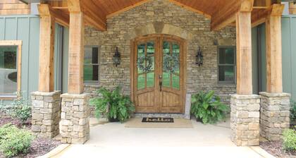 Toccoa River Dreams - Direct Riverfront Home - Very Private