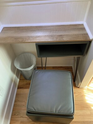 办公桌、熨斗/熨衣板、免费 WiFi、床单