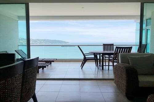 DEPTO MAR AZUL A PIE DE PLAYA EN COSTERA.