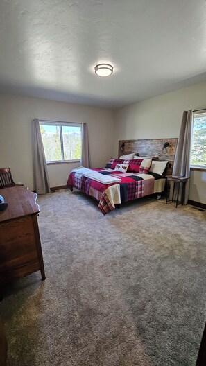 3 bedrooms, free WiFi, bed sheets, wheelchair access