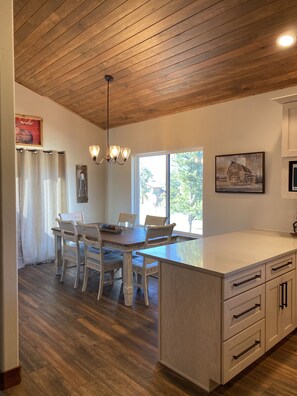 Dining - Mountain Meadow, 3-bedroom vacation home, close to RMNP & lakes, Hot tub, W/D (Grand Lake)