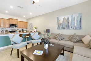 House, 4 Bedrooms (3 Bathrooms) | Living area