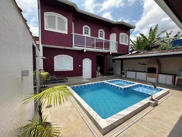 Outdoor pool - House with Pool in the Center of Bertioga (Bertioga)
