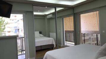 3 Schlafzimmer, Zimmersafe, Schreibtisch, Bügeleisen/Bügelbrett