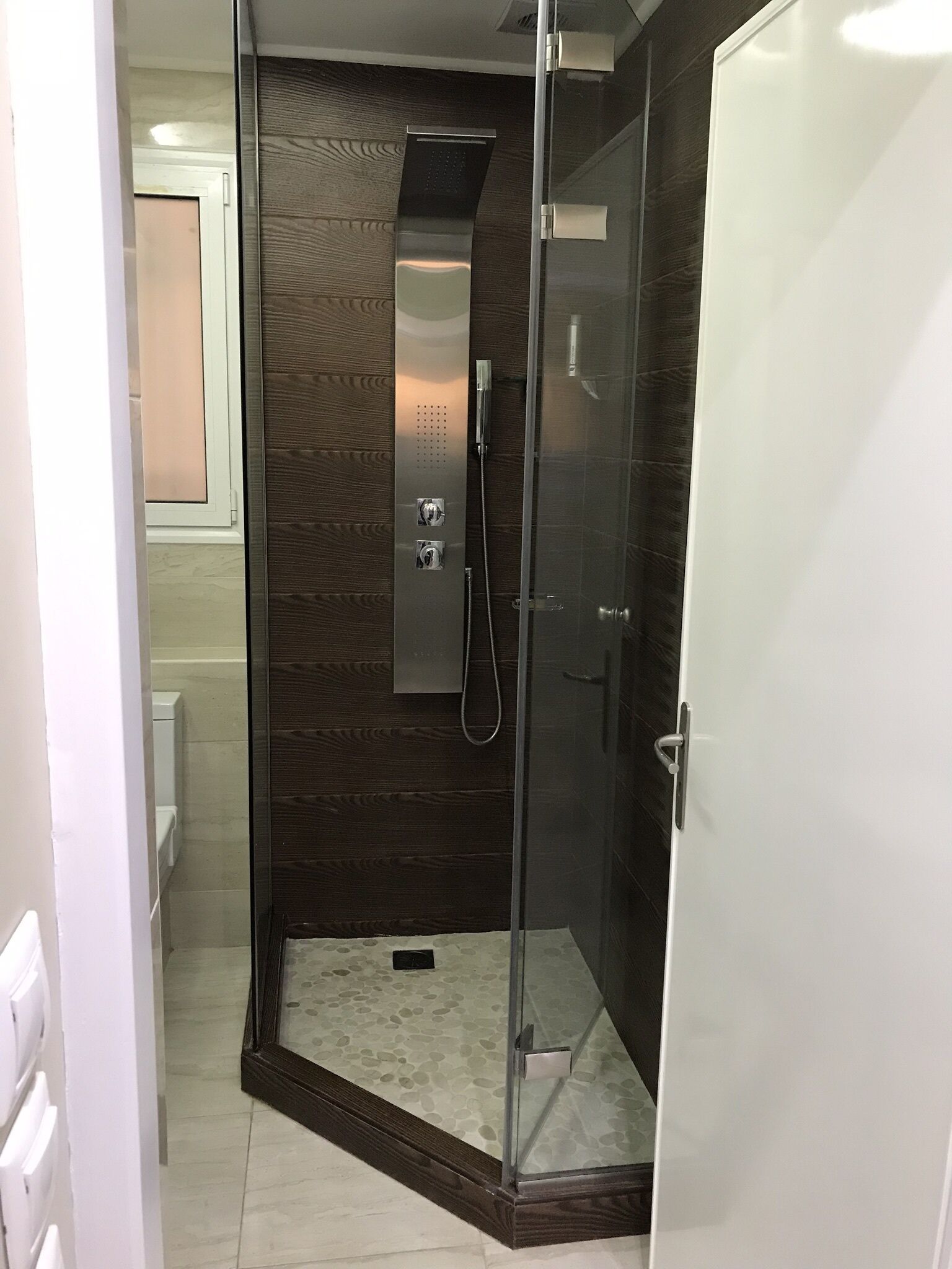 Dusche, Haartrockner, Bidet, Handtücher