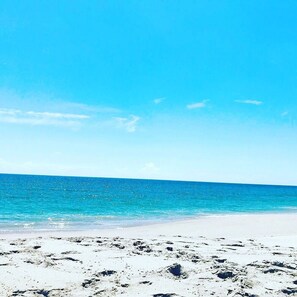 Am Strand, Liegestühle, Strandtücher