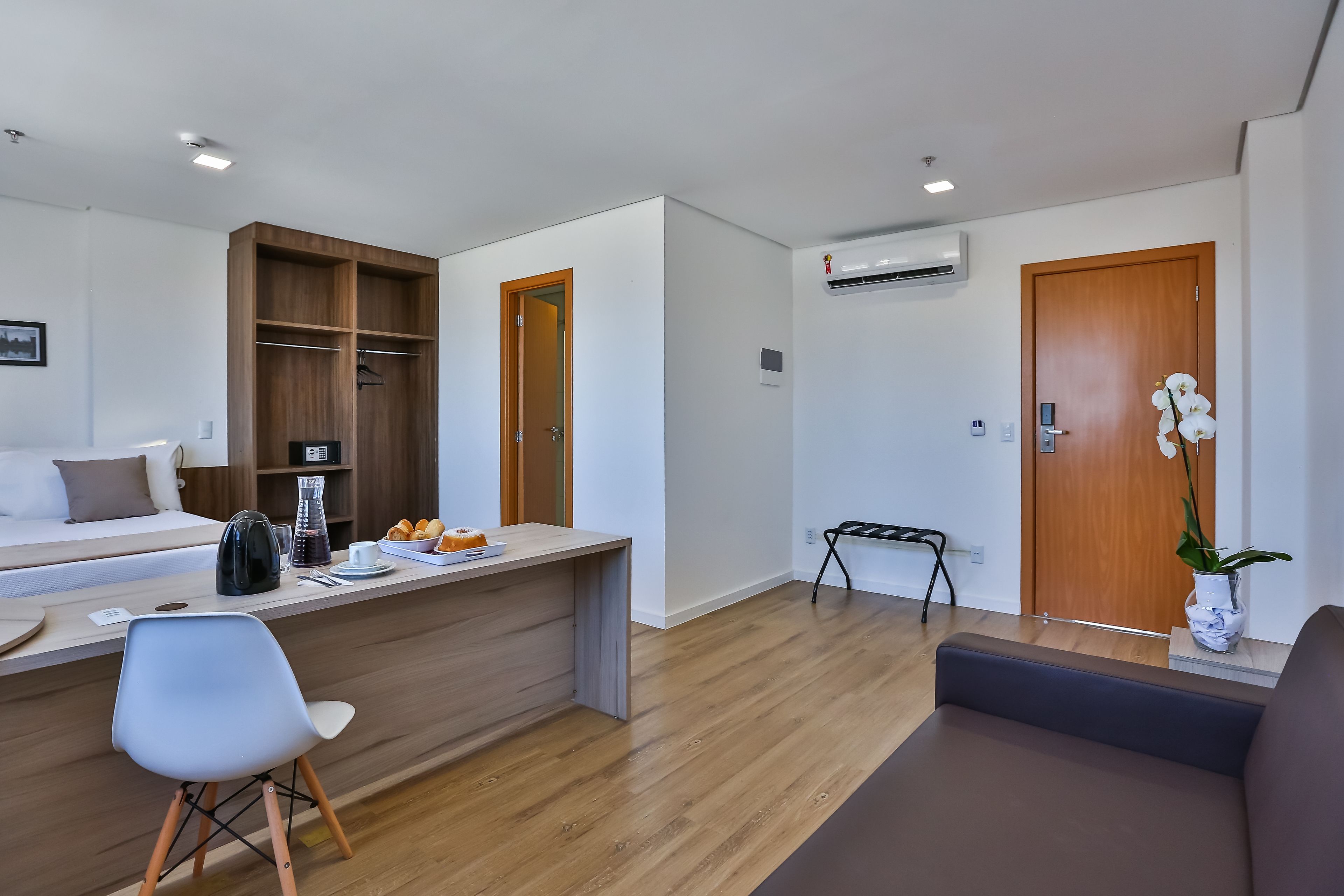 deluxe room | minibar, in-room safe, individually decorated, desk