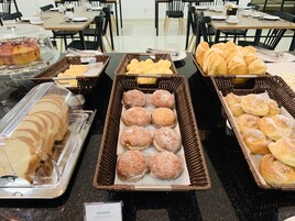 Desayuno continental diario (BRL 38.50 por persona)