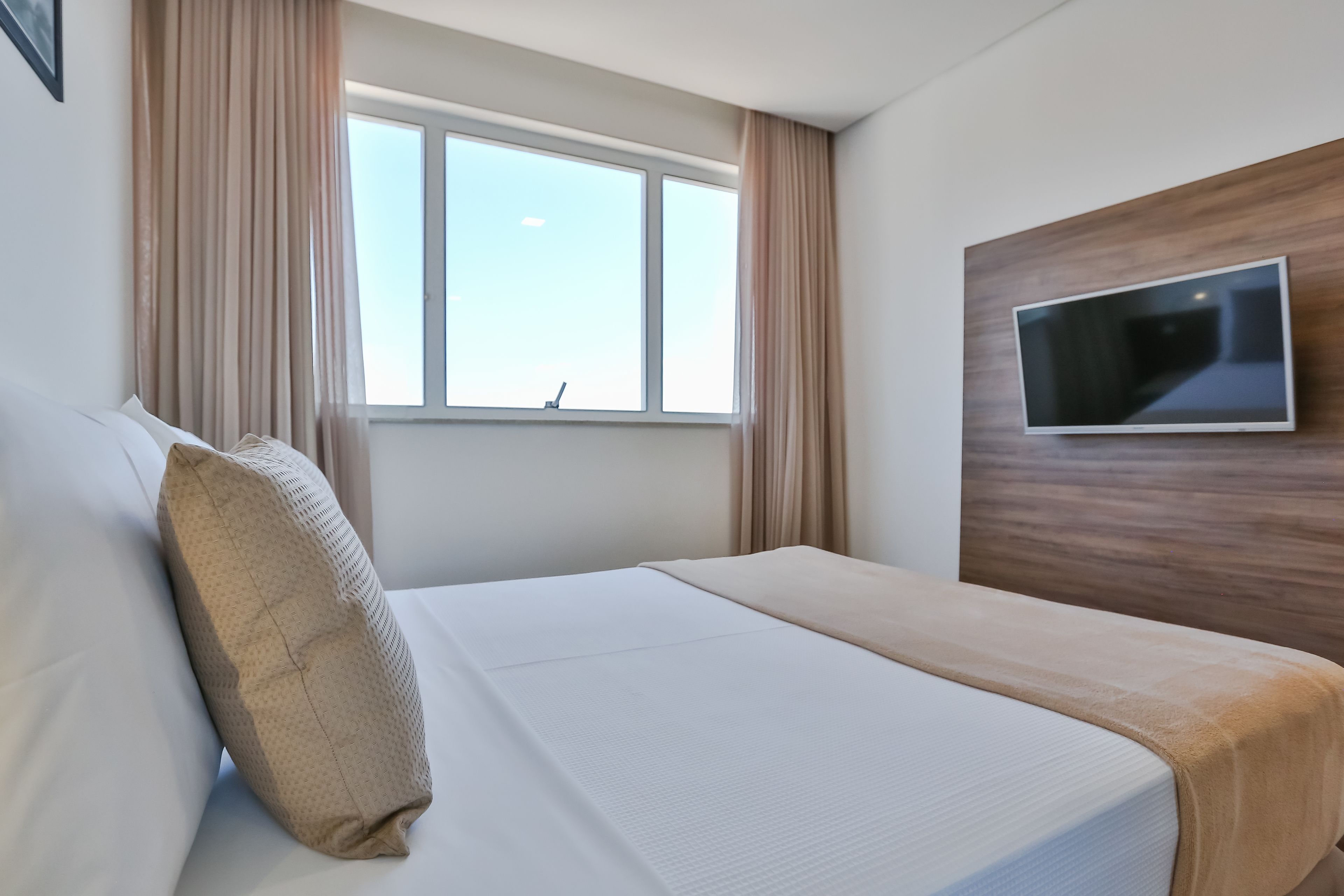 standard double room | minibar, in-room safe, individually decorated, desk