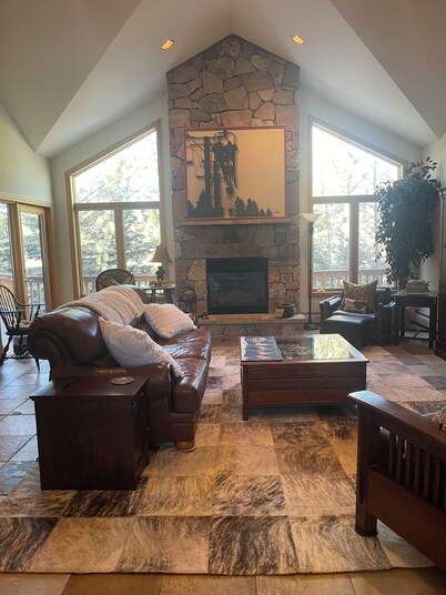 Home for 22, Ski Shuttle, Hot Tub, Pool, Dog OK Tennis/Pickleball/Pool Table