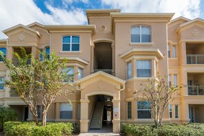 Front of property - Disneys Den by VillaDirect (Davenport)
