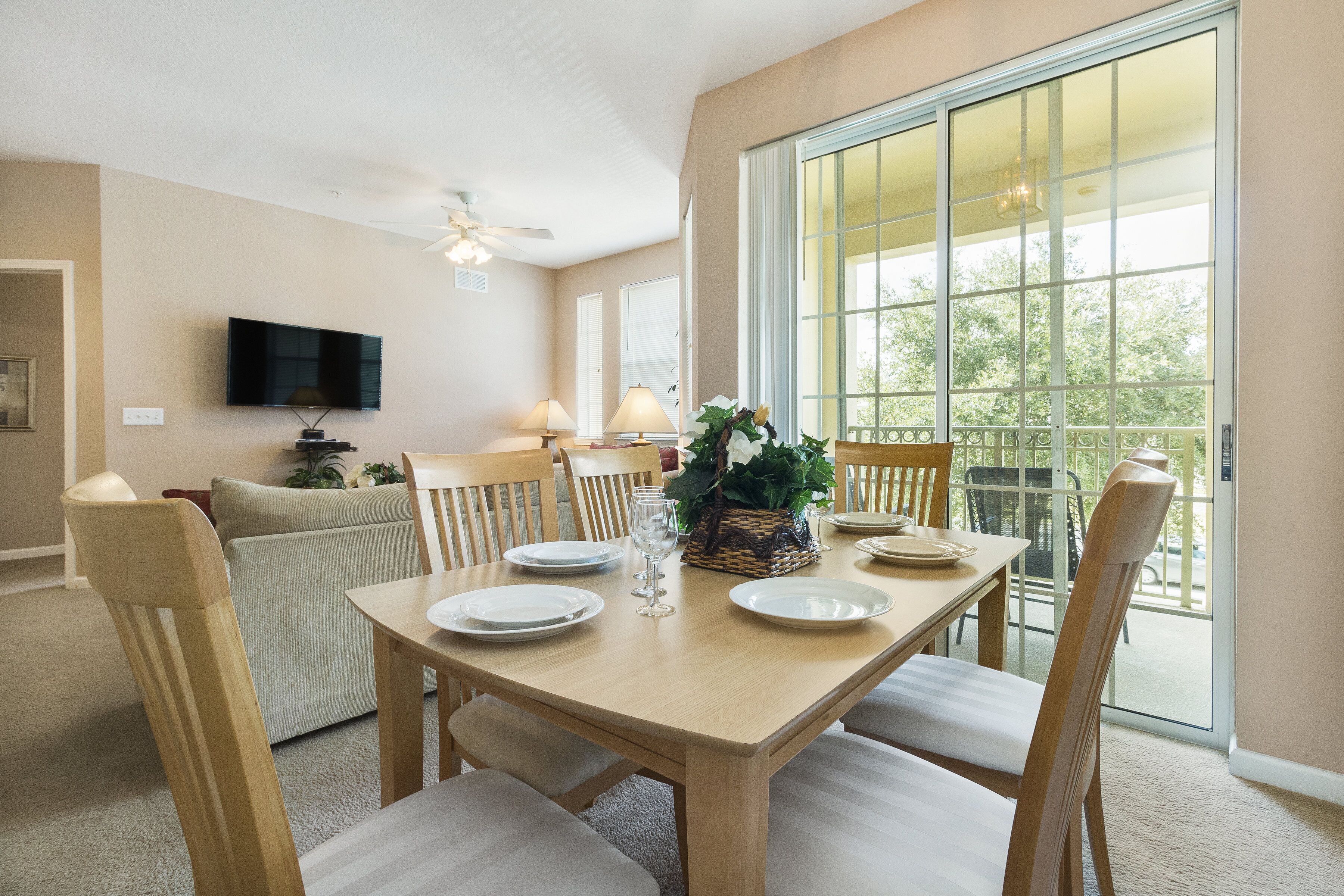 Condo, 2 Bedrooms, 2 Bathrooms | In-room dining
