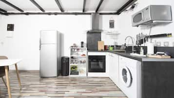 Apartment, 1 Bedroom | Private kitchen | Full-sized fridge, microwave, oven, stovetop