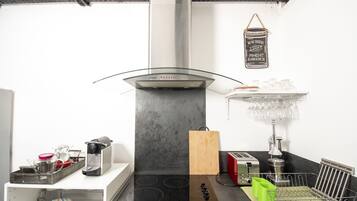 Apartment, 1 Bedroom | Private kitchen | Full-sized fridge, microwave, oven, stovetop