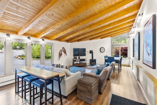 Two Private Balconies w/ Beautiful Views & Short Walk to Lifts, Shops, Dining