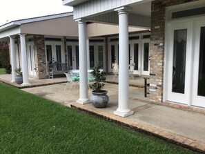Terrace/patio - Large Executive 3 bedroom gorgeous entertainment home in Baton Rouge (Baton Rouge)