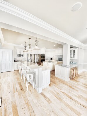 Fridge, microwave, oven, stovetop - BEAUTIFUL LUXURY OCEANFRONT HOME!!! Sleeps 25, Elev, pool & rooftop deck. 7B/7B. (Ocean Isle Beach)