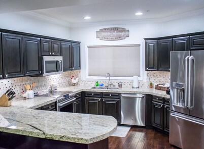 Location, Location, Location, King Master+Queen Guest