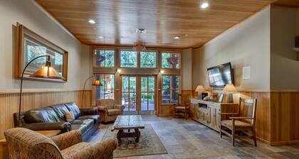 River Run Condo w/ Village Views from Balcony & Close to Gondola/Shops/Dining