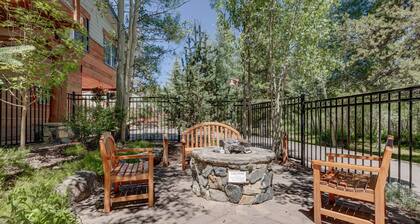 River Run Condo w/ Village Views from Balcony & Close to Gondola/Shops/Dining