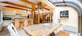 Private & dog-friendly home w/ balcony, deck - in the White Mountains