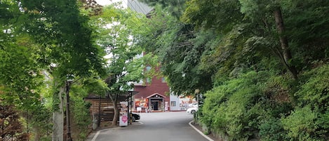 Entrada al alojamiento